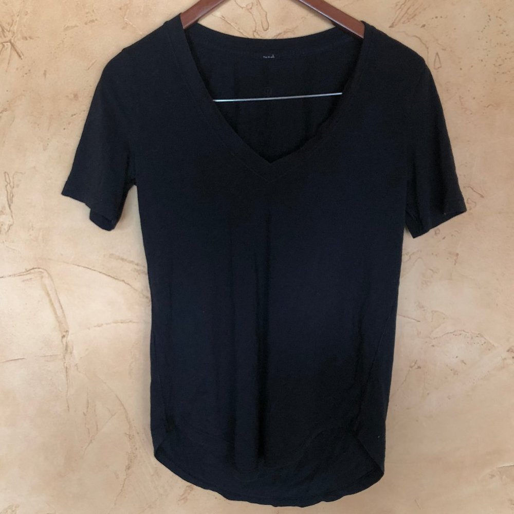 Lulu Lemon black v neck short sleeve tee
